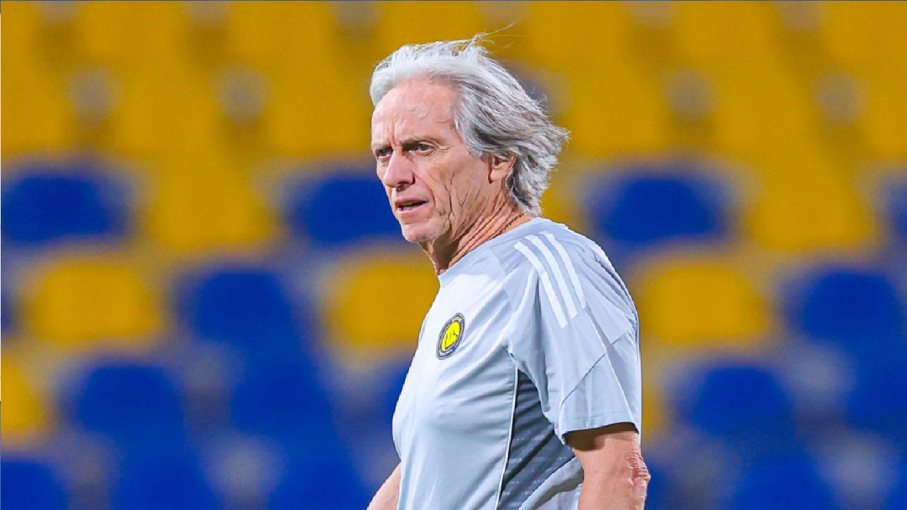 الاتحاد السعودي لكرة القدم يدرس تعيين جيسوس مدربًا للأخضر بدلاً من دونيس