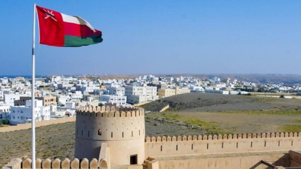 سلطنة عُمان تتيح ممر عبور للسفن في مضيق هرمز