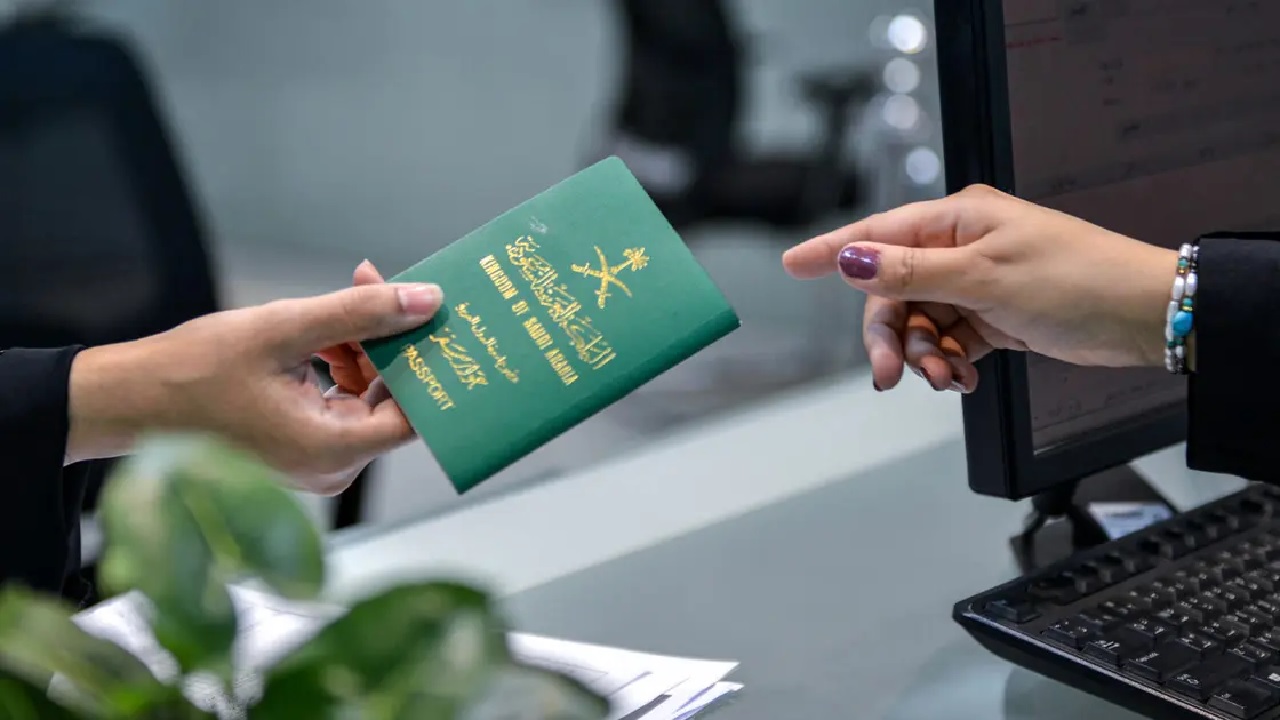 الجوازات: إساءة استخدام وثائق السفر تعرض لعقوبات نظامية