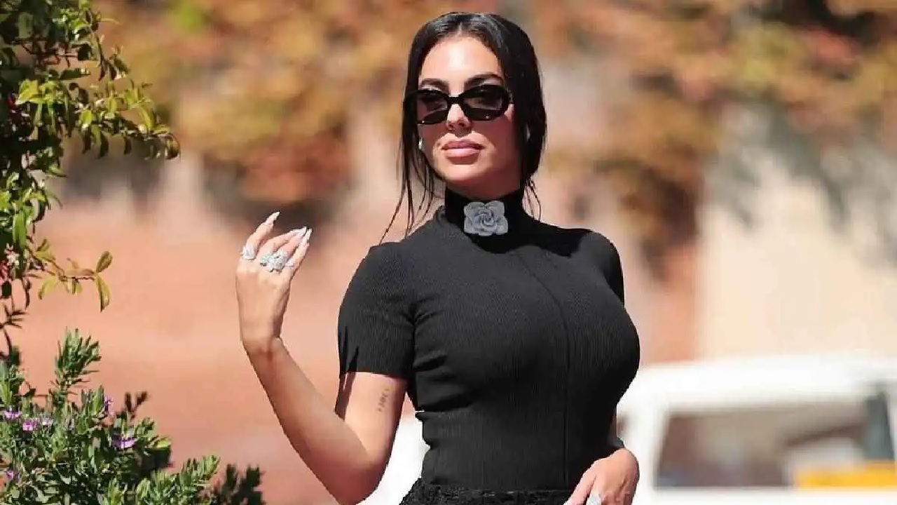 جورجينا تكشف سبب تجنبها ارتداء الفساتين في مباريات رونالدو