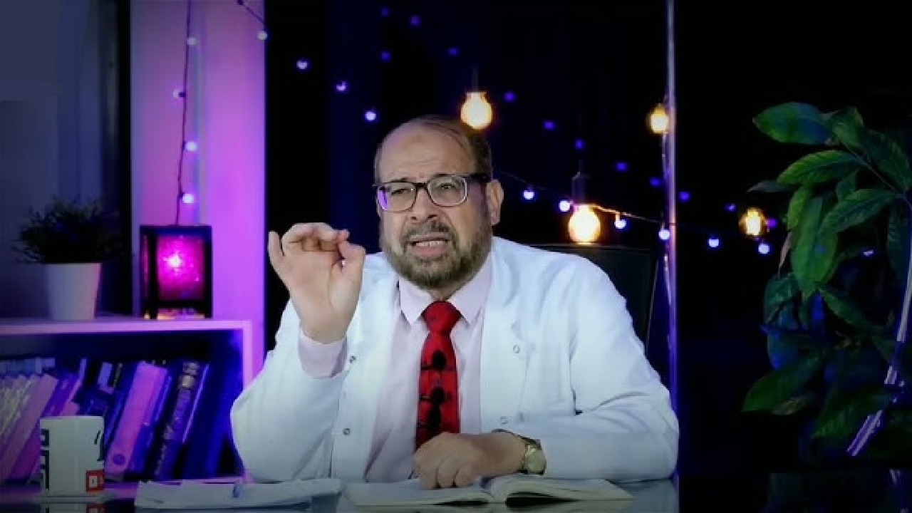 إيقاف طبيب مصري عن مزاولة الطب عامًا بعد اتهامات بالترويج لإيقاف العلاجات