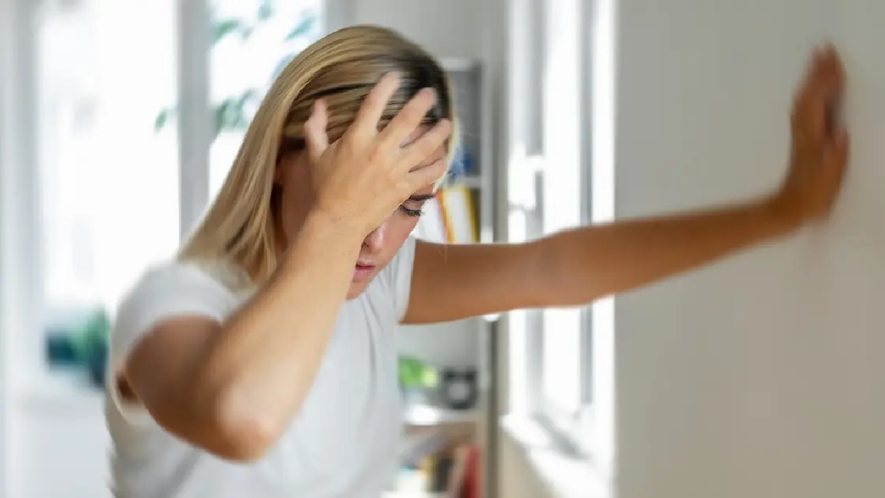 استشاري يوضح أعراض قد تشير إلى وجود أورام في الدماغ.. فيديو