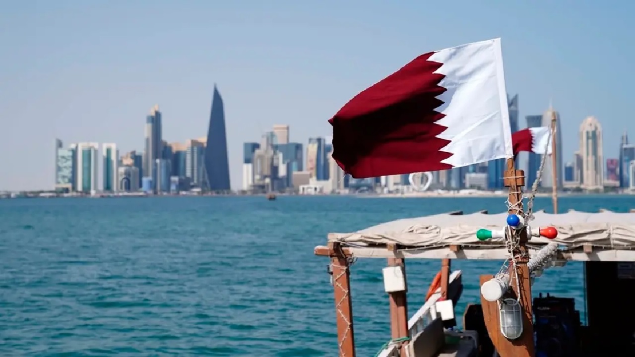 قطر تعلن استشهاد مواطن وإصابة مقيم إثر شظايا العمليات العسكرية