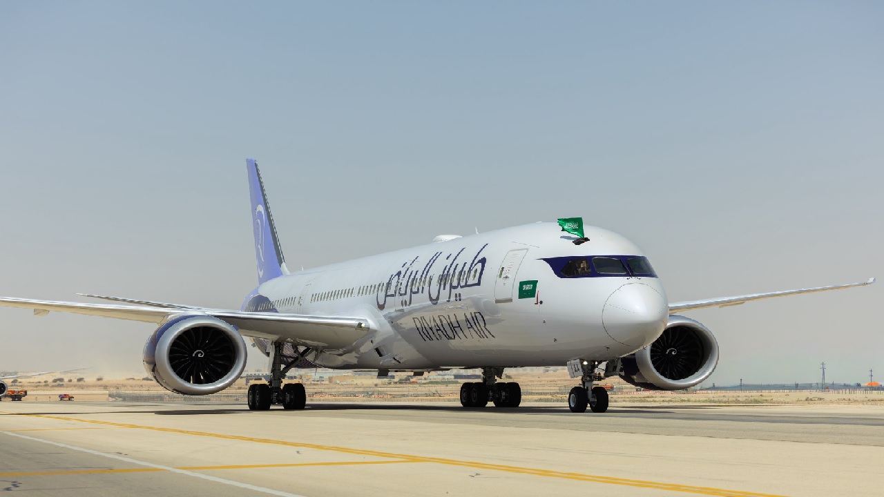 طيران الرياض يشغل طائرات B787 على خط جدة–الرياض.. فيديو