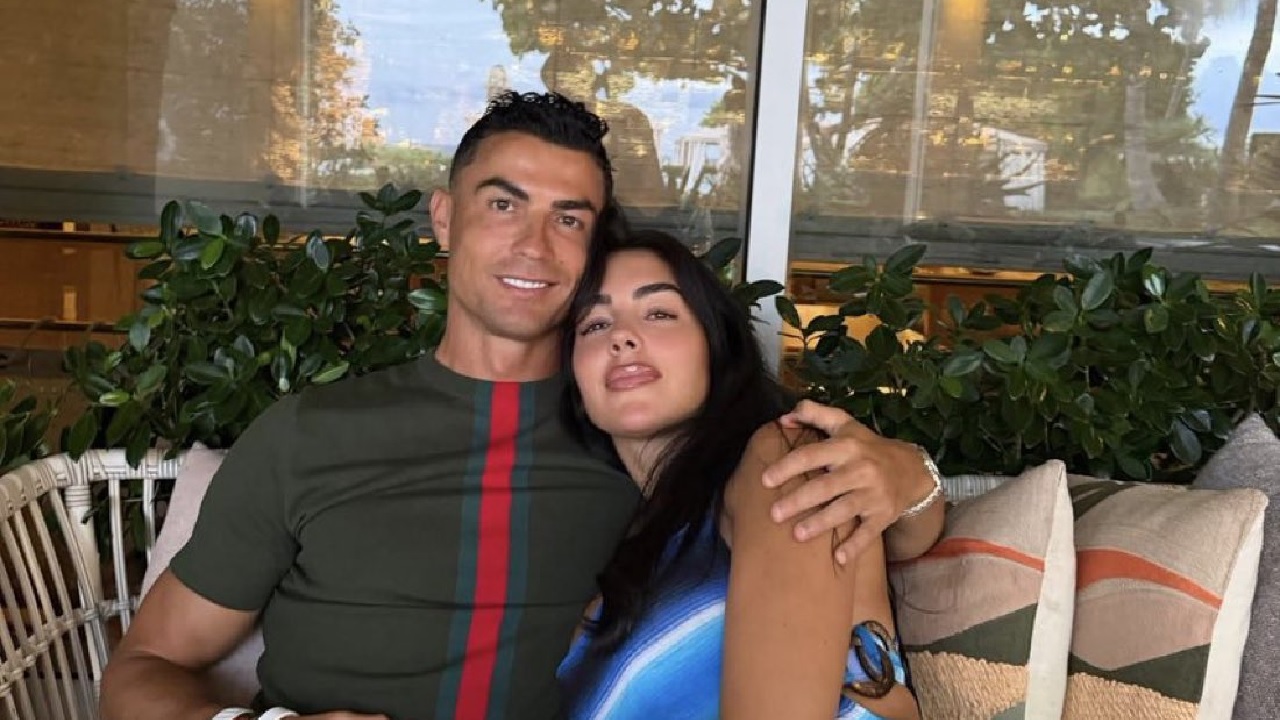 جورجينا ورونالدو يخطفان الأنظار في أحدث ظهور