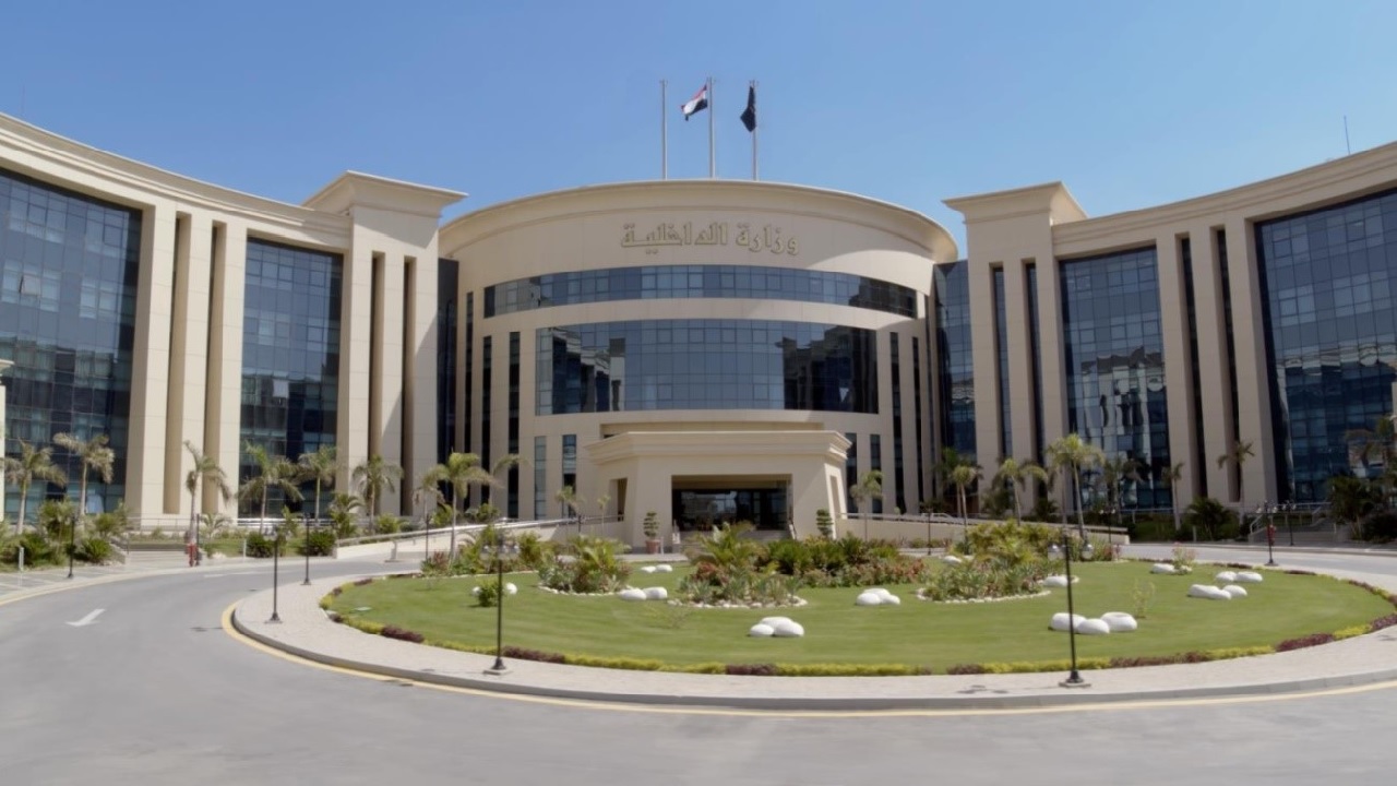 القبض على سيدة في القاهرة بتهمة الجمع بين زوجين