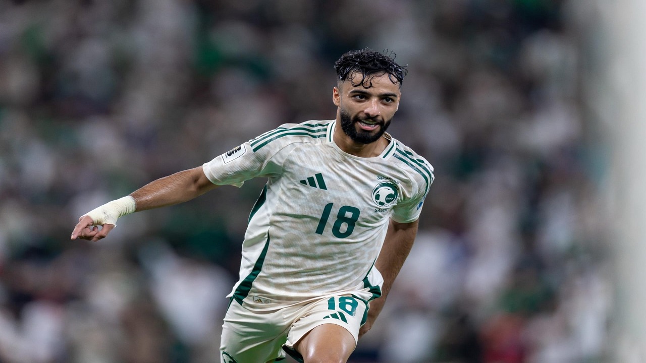 أحمد عطيف: صالح أبو الشامات لاعب خلّاق وكان يستحق التواجد في كأس العالم.. فيديو