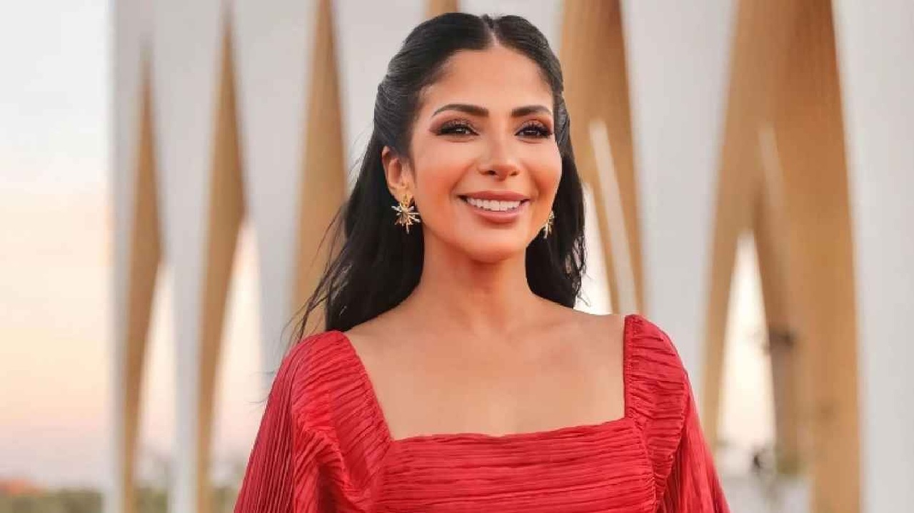 منى زكي تتحرك قانونيًاضد فتاة نشرت صورًا مسيئة لها