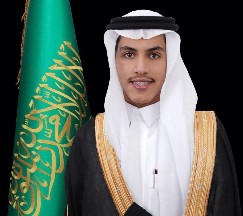 النقيدان يحتفل بتخرج ابنه عبدالله