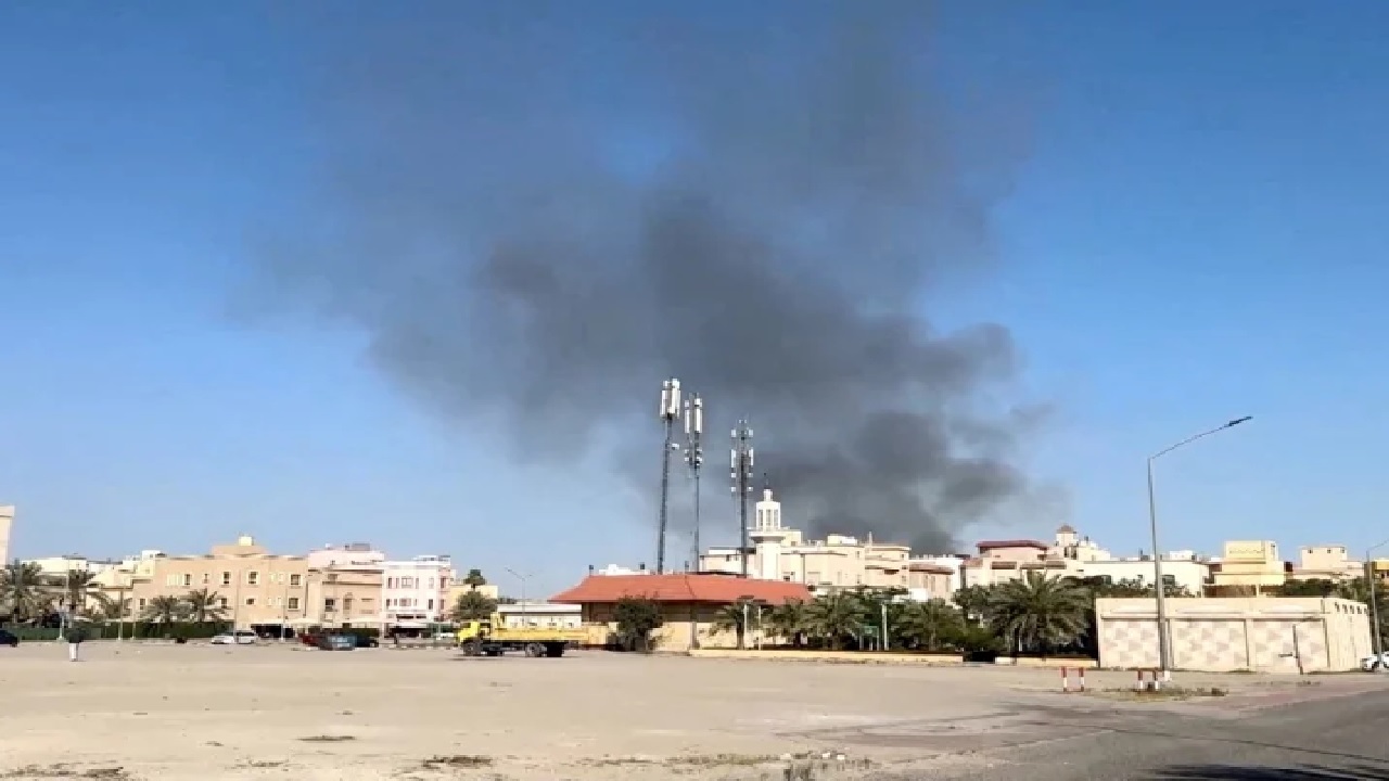 هجوم يستهدف 3 مراكز حدودية ومنصة نفط بحرية بالكويت