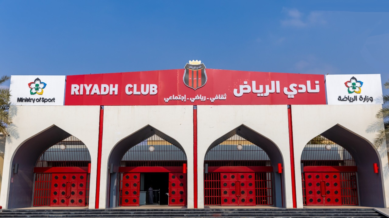 نادي الرياض ينفي منعه من التعاقدات
