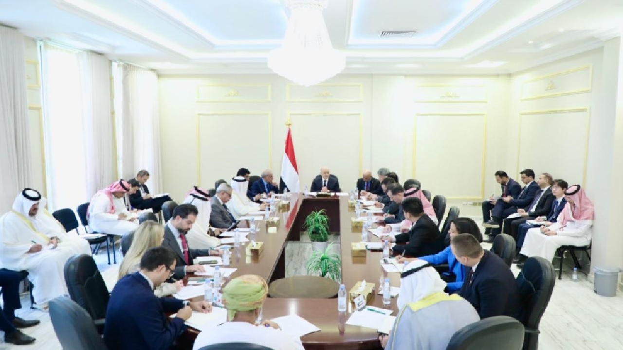 الرئيس اليمني يطالب بتحقيق دولي في هبوط طائرة للحرس الثوري بصنعاء