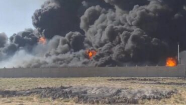 انفجار ضخم يندلع في مصفاة بتروكيماويات بإيران.. فيديو