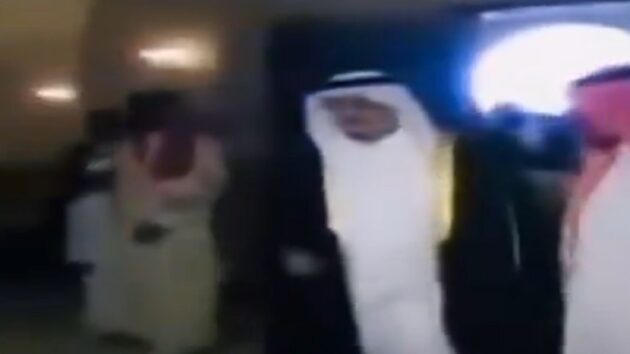 حديثٌ عفوي عن الزواج بين الملك فهد مع محافظ الرس السابق حسين العساف .. فيديو