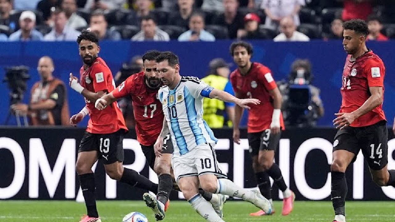 الأرجنتين تفوز على مصر وتتأهل إلى ربع النهائي