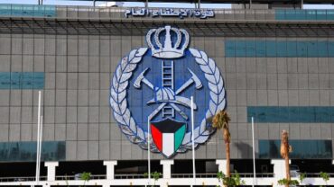 إصابة رجال إطفاء في الكويت خلال تعاملهم مع حريق جراء عداون إيراني