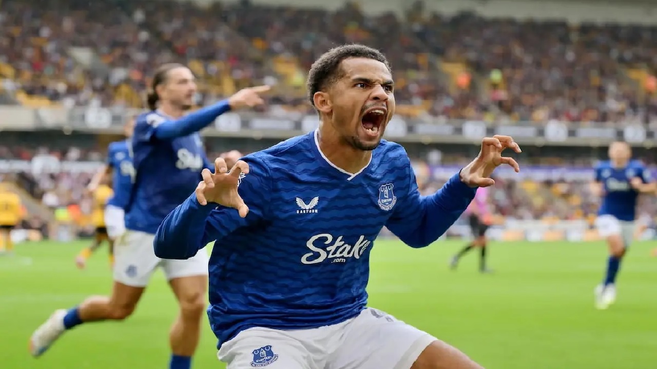 الهلال يبدأ مفاوضاته لضم إيليمان نيدياي من إيفرتون
