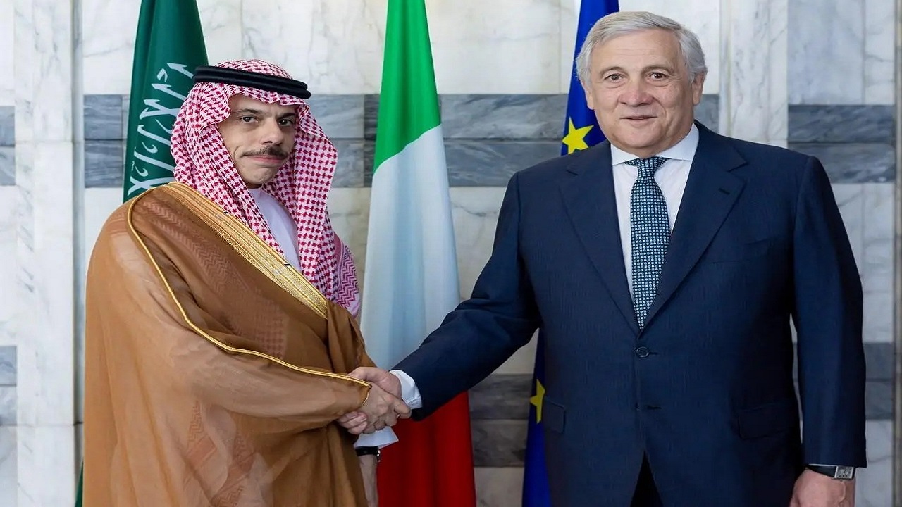 المملكة وإيطاليا تشددان على ضرورة حماية حرية الملاحة  في هرمز وباب المندب