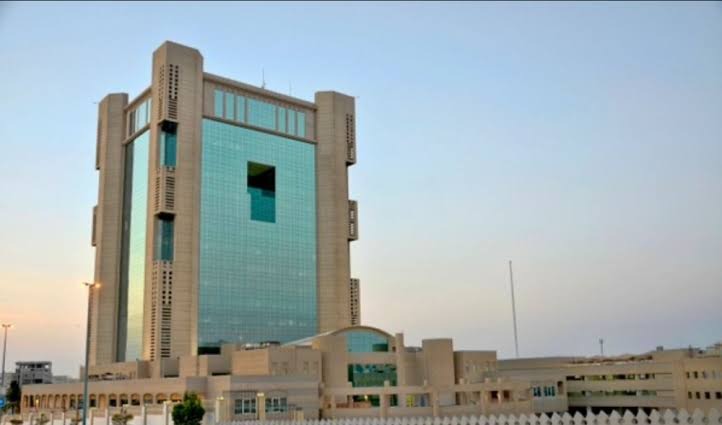 “أمانة جدة” تضبط 3,699 قطعة ملابس مقلدة قبل وصولها للأسواق