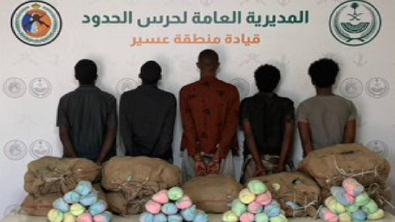 القبض على 5 مخالفين لتهريبهم 160 كيلوجرامًا من القات