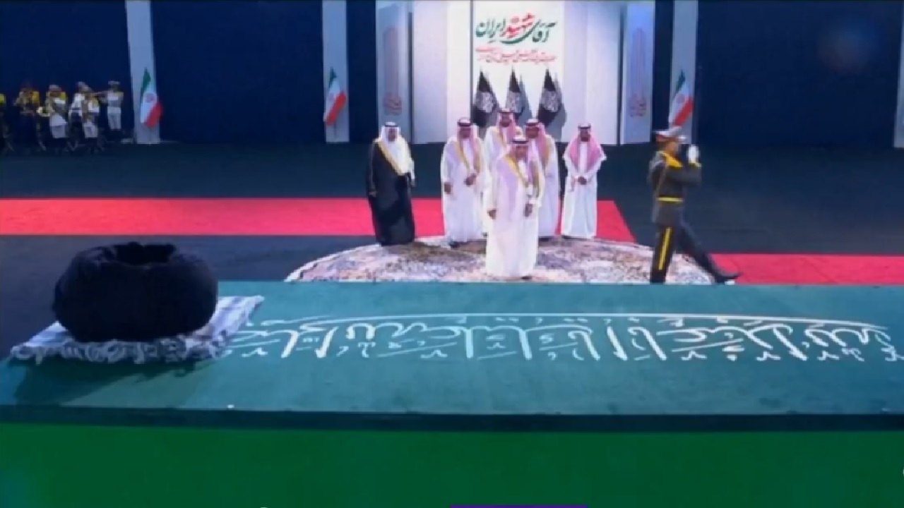 وفد سعودي يشارك في مراسم تشييع علي خامنئي بطهران.. فيديو