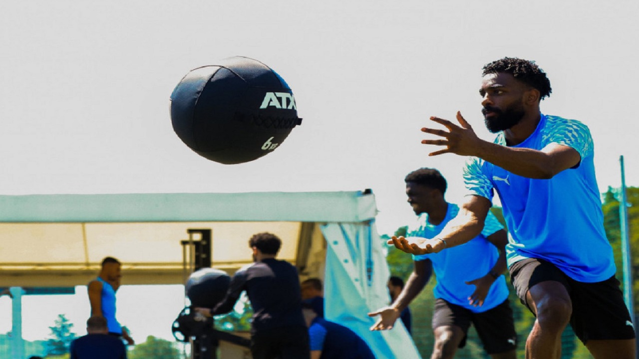 أبها يتفق مع حارس فرنسي