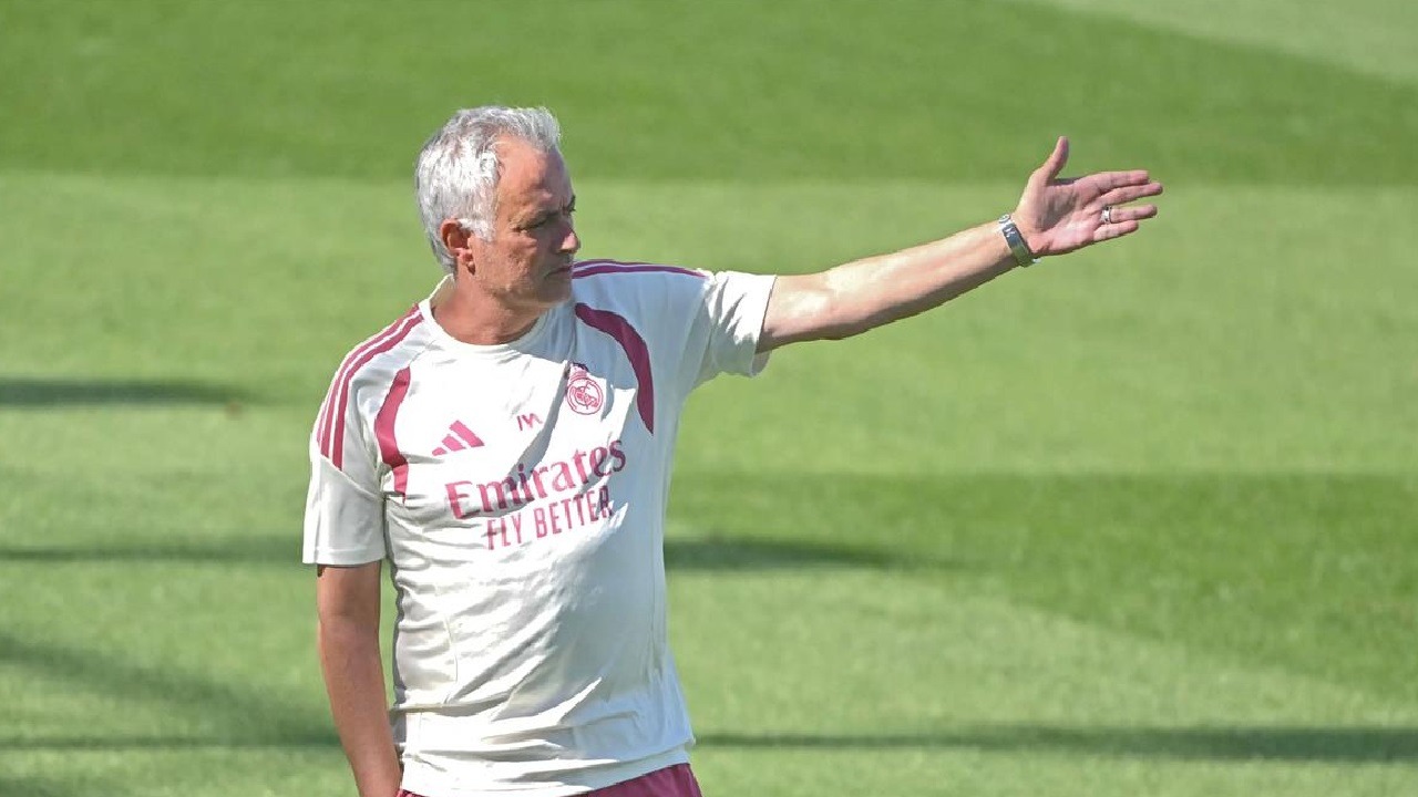 جوزيه مورينيو يحاول إقناع غارسيا بالبقاء في ريال مدريد