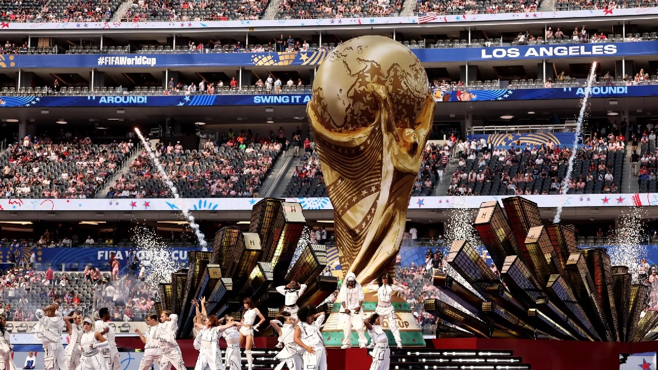 فيفا ينظم أول عرض فني في استراحة نهائي كأس العالم