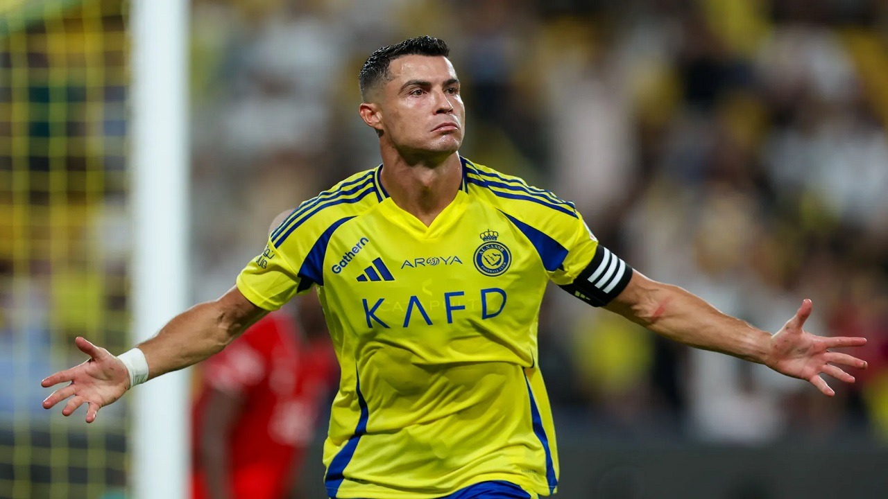 رونالدو يقطع إجازته للتواجد بمعسكر النصر
