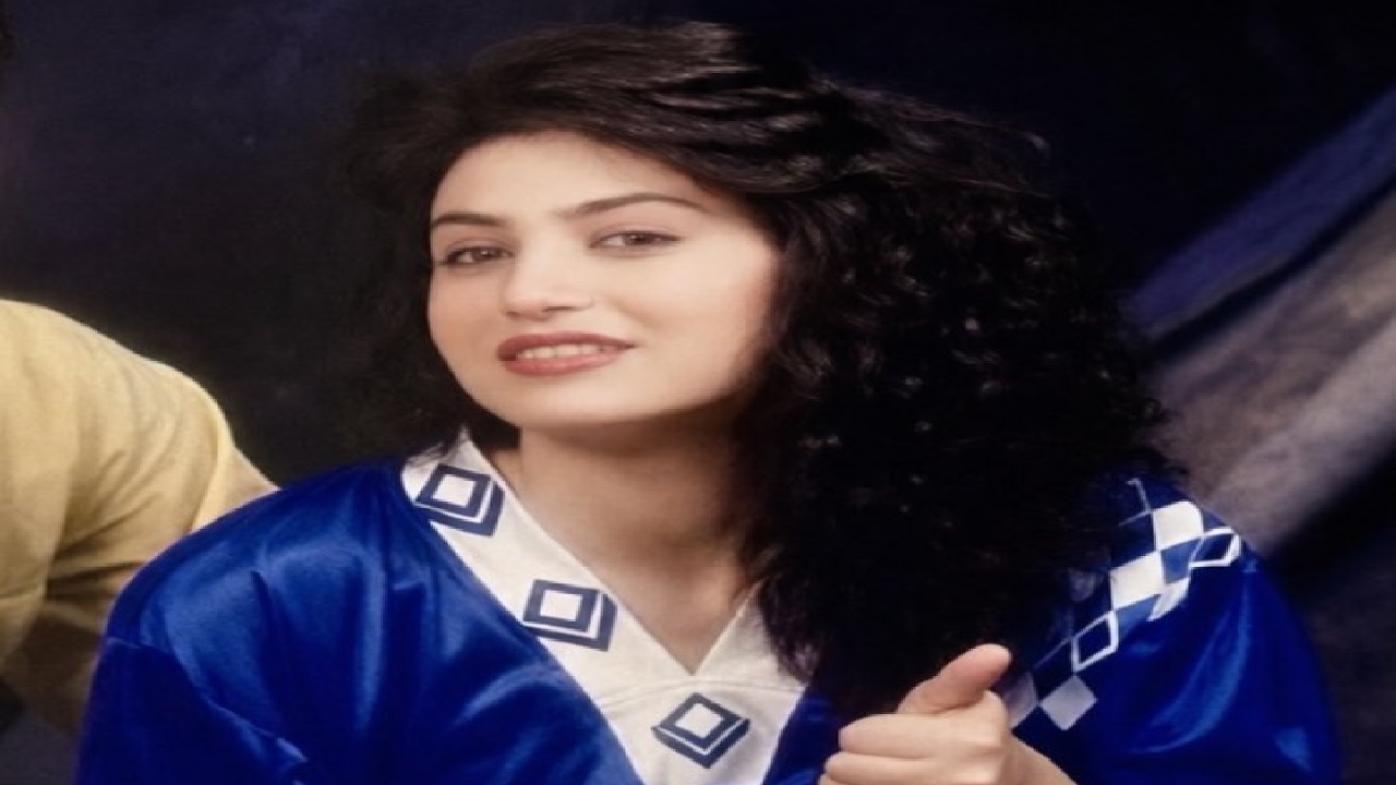 لقطة نادرة للفنانة نورمان أسعد بقميص الهلال قبل 25 عامًا