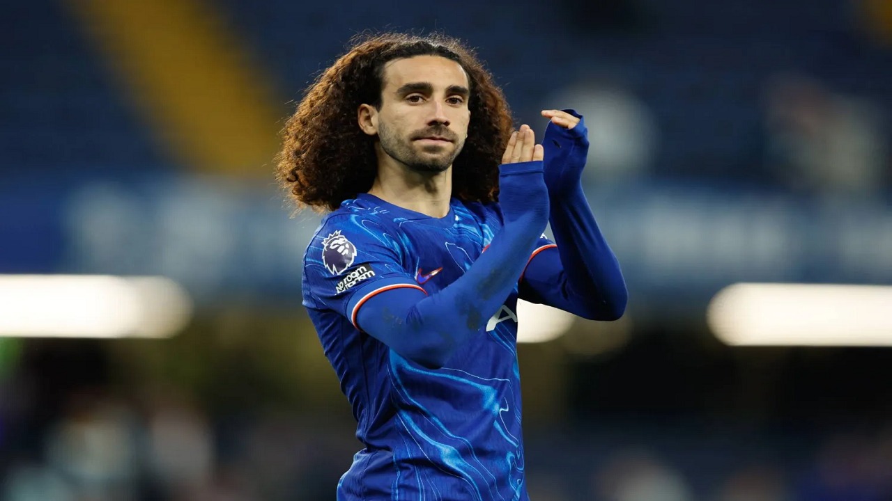 نجم إسبانيا كوكوريلا يبكي متأثرًا أثناء حديثه عن نجله المصاب بالتوحد.. فيديو