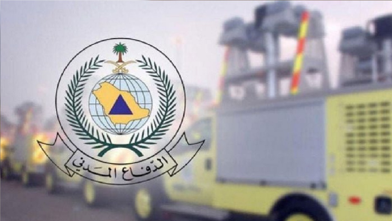 الدفاع المدني يباشر حريقًا في منطقة جبلية بالمندق