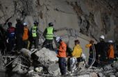رجل ينجو بأعجوبة بعد احتجازه 8 أيام تحت أنقاض مبنى بفنزويلا