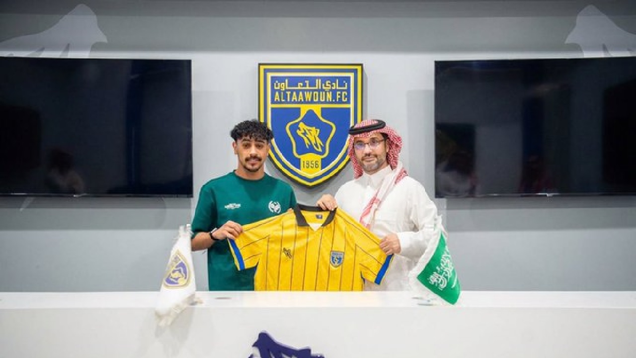 التعاون يجدد عقد أديب الحسن