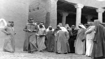صور تاريخية للملك سلمان بن عبدالعزيز في حي الطريف