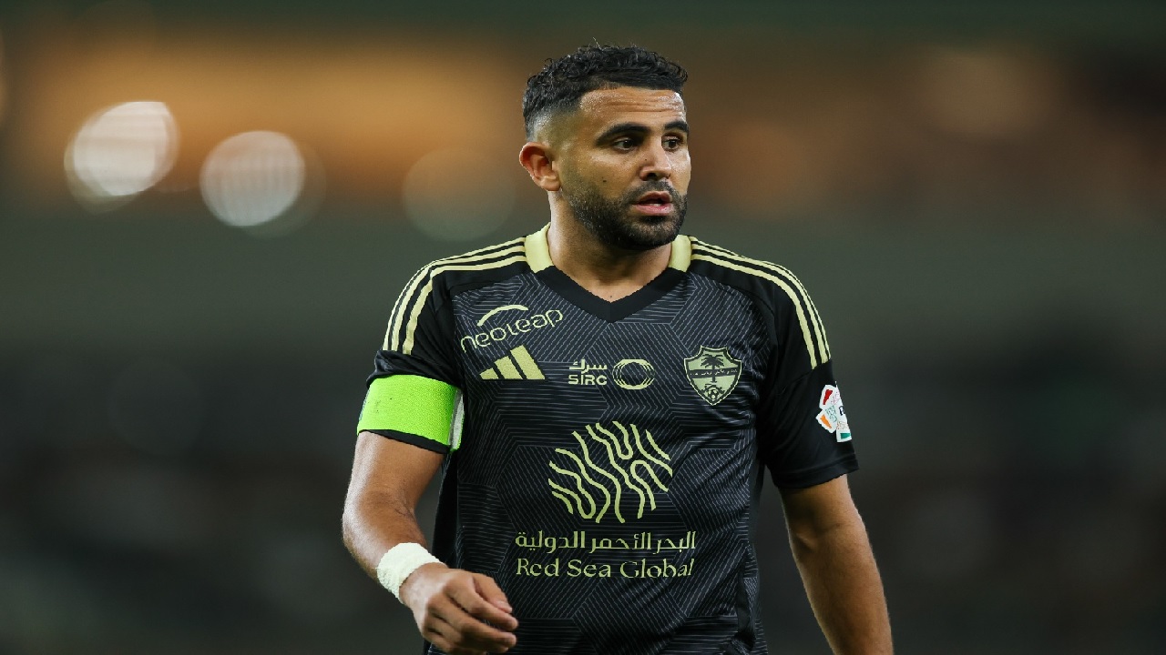 الأهلي يسعى للإبقاء على محرز بعرض مخفض