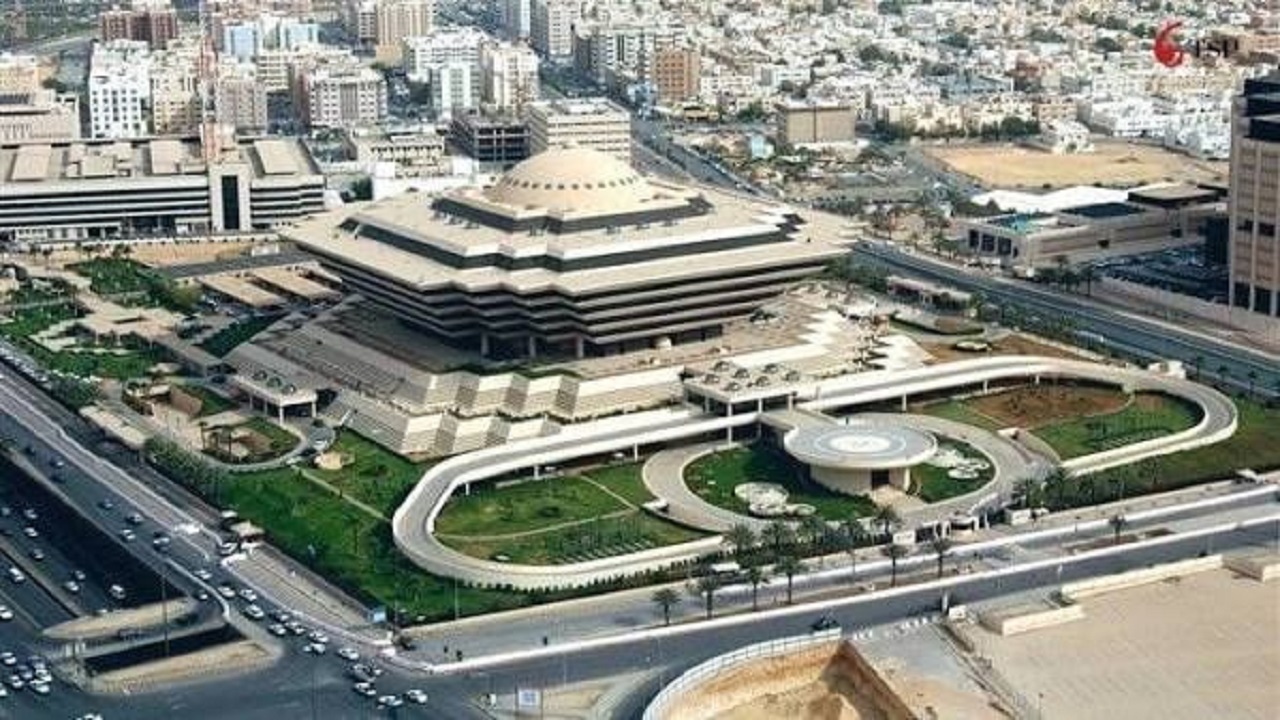 الداخلية: الترحيل وغرامة 50 ألف ريال لكل وافد يتأخر عن المغادرة بعد انتهاء صلاحية التأشيرة