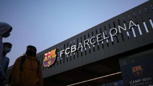 برشلونة يخطط لقرض ضخم لدعم صفقاته الصيفية