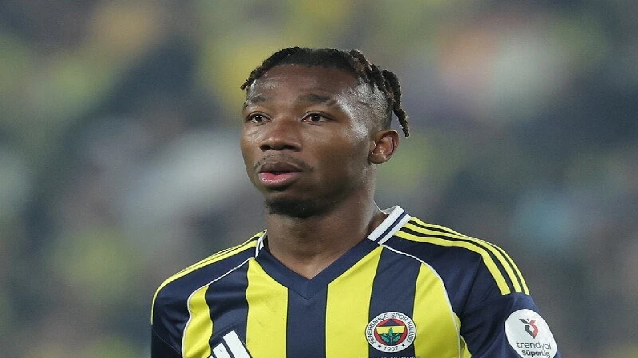النصر يجهز عرضًا لضم نيني من فناربخشه