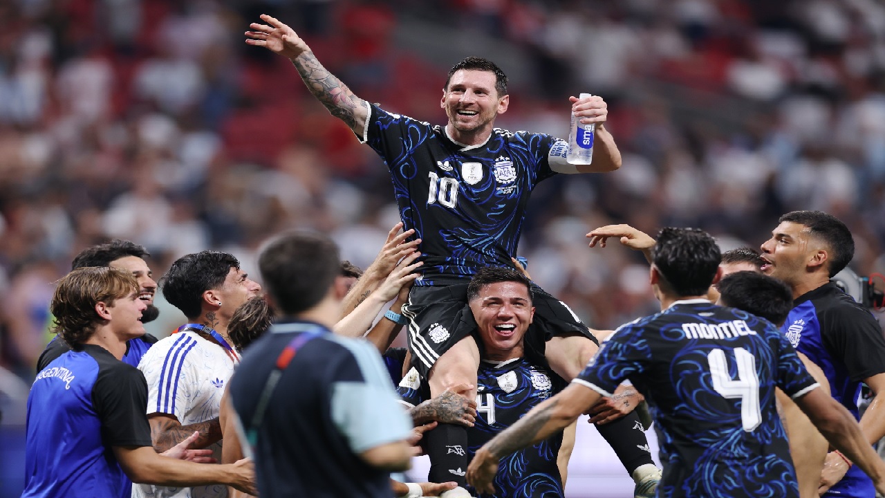 الاتحاد الأرجنتيني يوقف النشاط الكروي يومين احتفاءً بعودة المنتخب