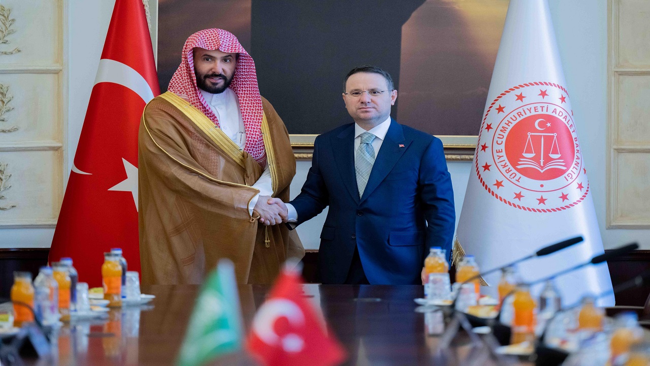 وزير العدل يبحث في تركيا تعزيز التعاون العدلي والقانوني بين البلدين