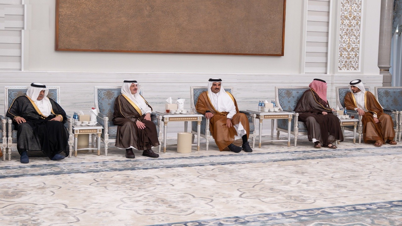 أمير الشرقية ينقل تعازي القيادة لأمير قطر في وفاة الشيخ حمد بن خليفة آل ثاني رحمه الله