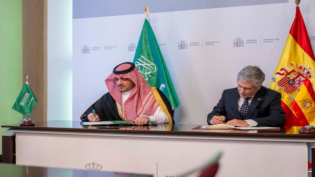 وزير الداخلية ونظيره الإسباني يعقدان جلسة مباحثات رسمية
