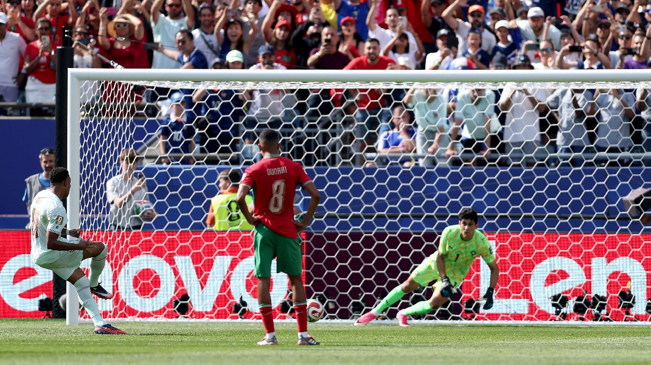رقم تاريخي جديد لبونو بكأس العالم بعد جزائية مبابي
