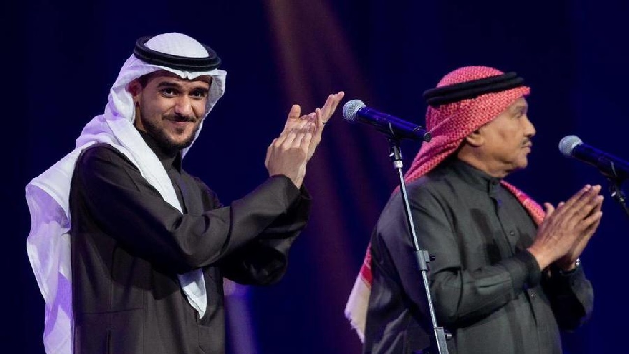 عايض يلتقط سيلفي مع فنان العرب : الفرصة ذي ما تتعوض.. فيديو