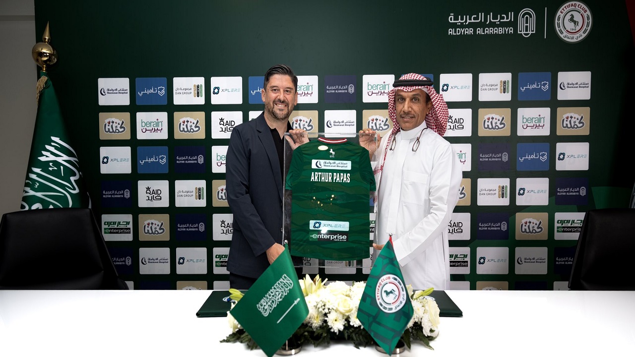 الاتفاق يتعاقد رسميا مع آرثر باباس