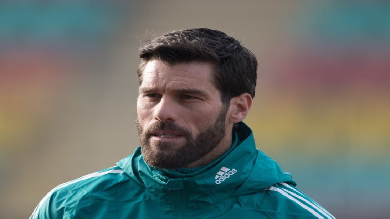 المعد البدني للأهلي ينضم إلى برشلونة بطلب من فليك