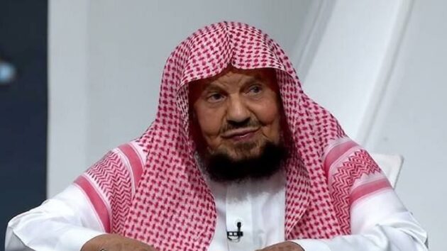 الشيخ عبدالله المنيع يوضح حكم التيمم على السرير..فيديو