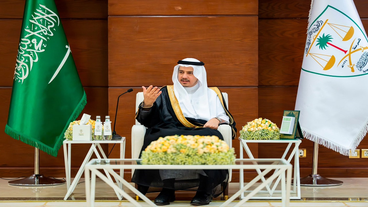 رئيس ديوان المظالم يتفقد المحكمة الإدارية بالرياض ويشيد بتطوّر الأداء..صور