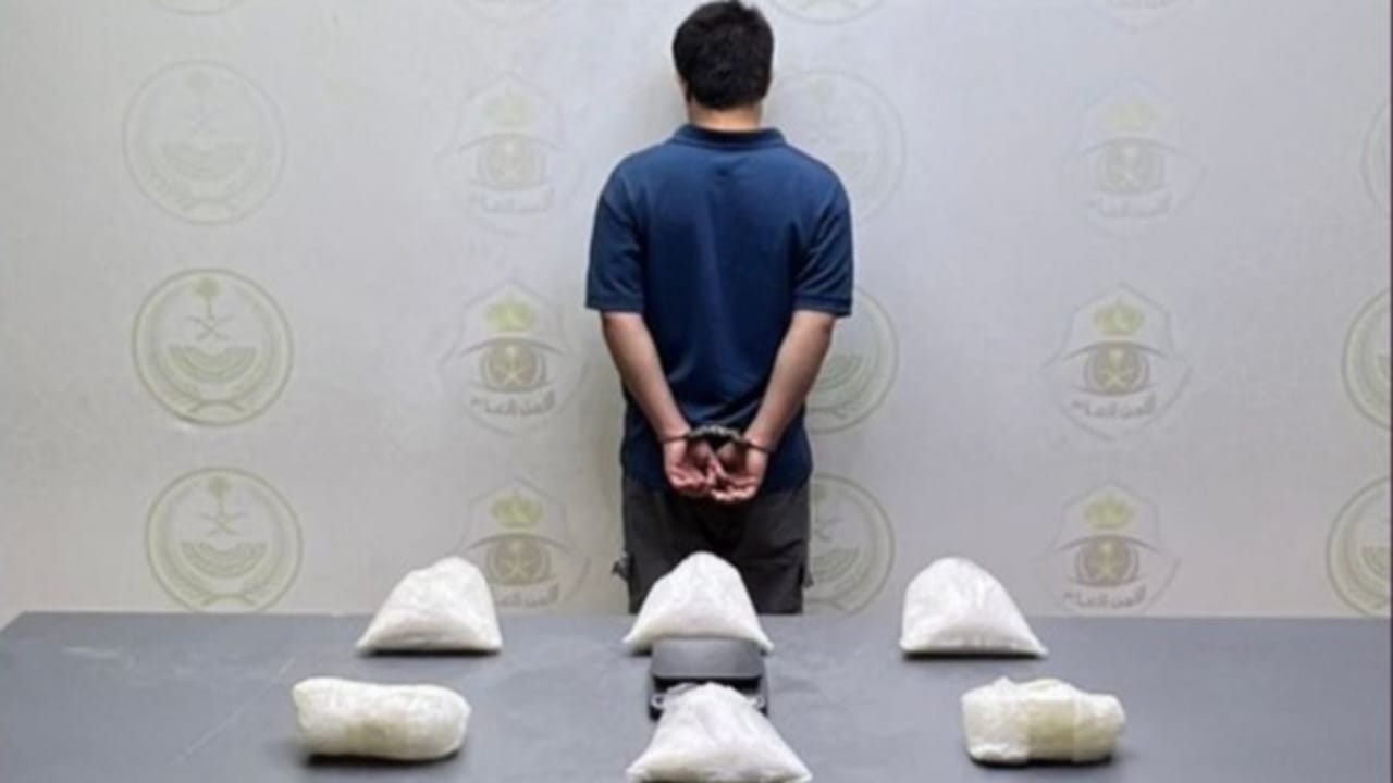 ضبط مقيم لترويجه 5 كيلوغرامات من مادة الشبو بمكة